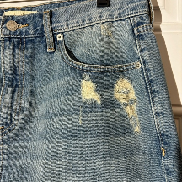 ❤️2/$15 or 3/$21❤️ Gap Medium Wash Distressed Denim Skirt, Size 31 - Picture 10 of 12